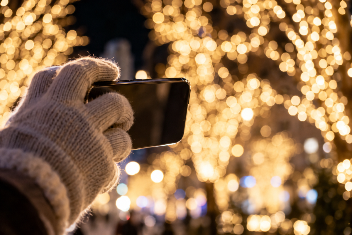 イルミネーションのスマホ写真がにじむ理由